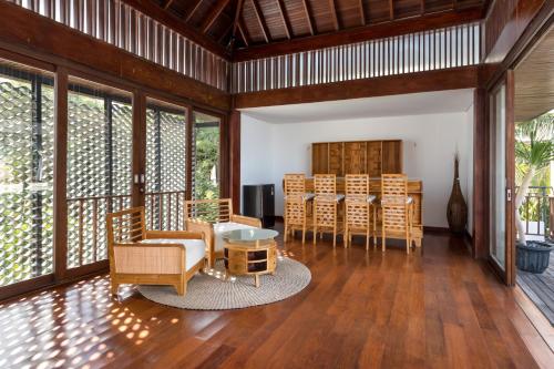 Spacious 3 Bedrooms Private Pool Beachfront Villa in Seminyak