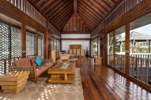 Spacious 3 Bedrooms Private Pool Beachfront Villa in Seminyak