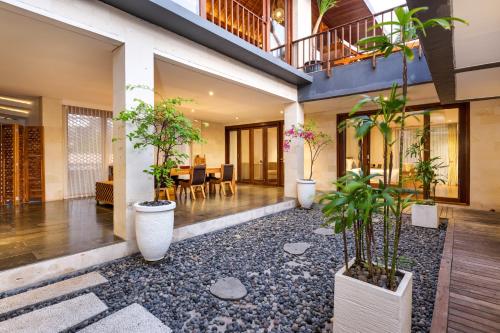 Spacious 3 Bedrooms Private Pool Beachfront Villa in Seminyak