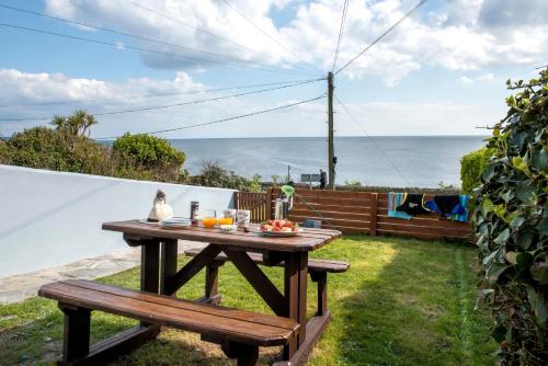 Hawkins Cottage with Hot Tub