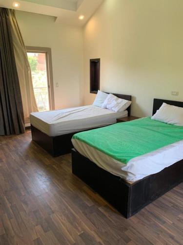 فيلا بحمام سباحه 6 غرفه نوم داخل كومباوند اكتوبر هيلز امام مول العرب - main image