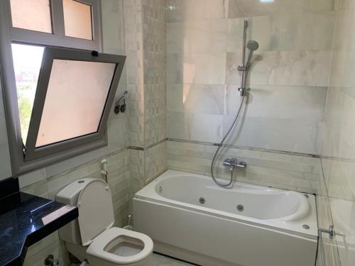 فيلا بحمام سباحه 6 غرفه نوم داخل كومباوند اكتوبر هيلز امام مول العرب - image 3