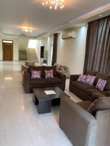 فيلا بحمام سباحه 6 غرفه نوم داخل كومباوند اكتوبر هيلز امام مول العرب - image 7