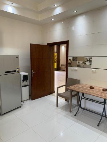 فيلا بحمام سباحه 6 غرفه نوم داخل كومباوند اكتوبر هيلز امام مول العرب - image 12