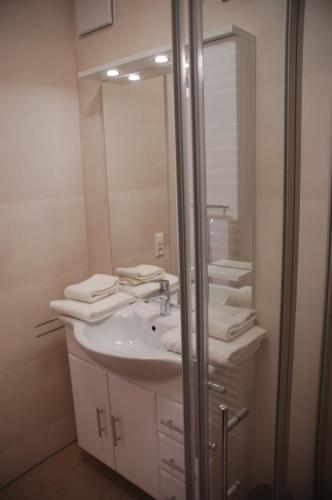 Zuhanyzó, Aparthotel Weißenhorn in Weissenhorn