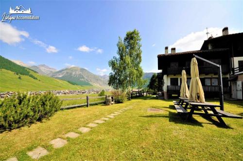 Apartment - Ground Floor room in Chalet Rododendro Forést by Livigno Accomodation