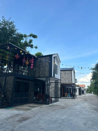 โรงแรมราชิการีสอร์ท