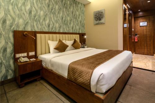 Deluxe Double Room image 3