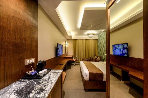 Deluxe Double Room image 4