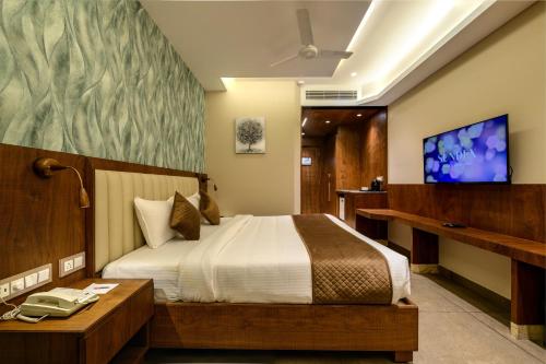 Deluxe Double Room image 2