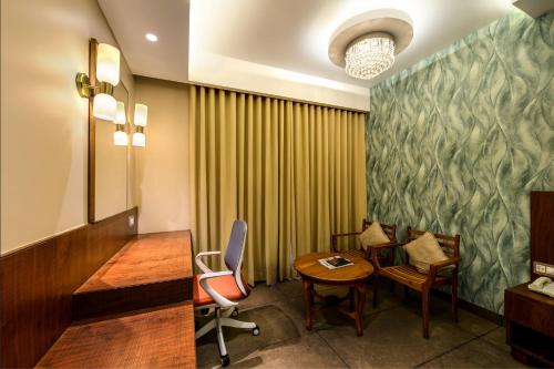 Deluxe Double Room image 1