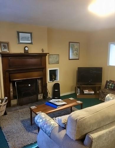 Pond Cottage - image 2