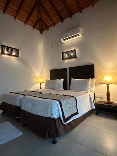 Deluxe Double or Twin Room with Balcony image 10