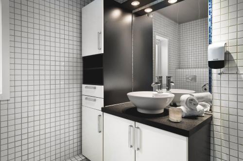 Three-Bedroom Apartment image 4