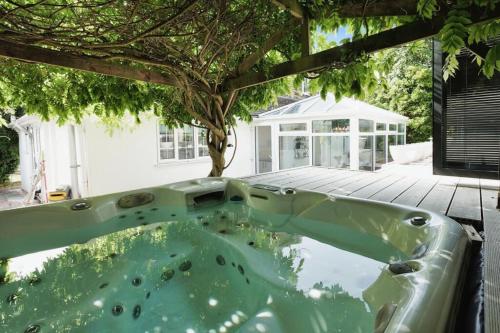 4 Bedroom Home In Brighton With Hot Tub
