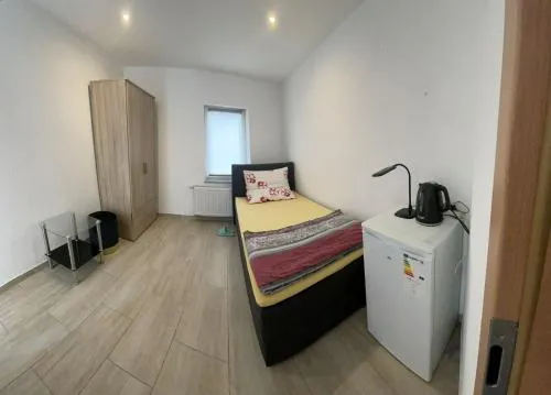 Schönes gemütlicher Zimmer In Zentrum Rüsselsheim in Falkenberg, Deutschland