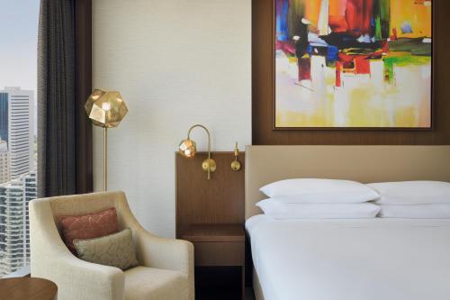 Deluxe Room, 1 King, City View image 7