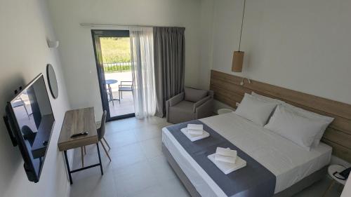 Costa Ionica · Mytikas Seaside Hotel in Paliovarka