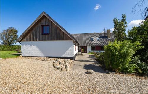  Awesome Home In Roslev With Sauna, 15 Bedrooms And Wifi, Unterkunft in Roslev