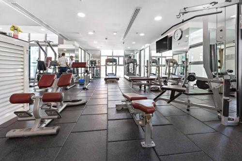 StoneTree - Modern Style 1 BR near Marina Walk - image 8