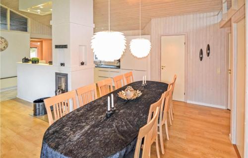 Stunning Home In Lkken With 5 Bedrooms, Sauna And Wifi in Nr. Lyngby
