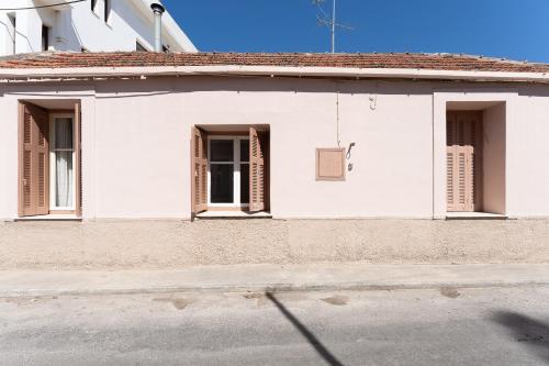 Joyful Secret Garden House by 8essentially