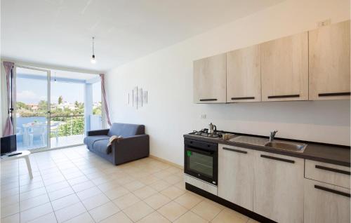  Awesome Apartment In Isca Marina With Kitchen in Badolato