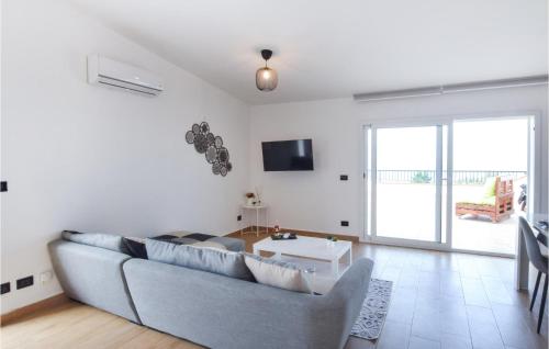 Beautiful Apartment In Reggio Calabria With Wifi