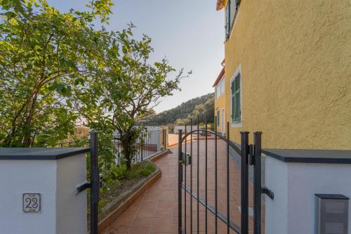 100b - VILLA Ginestra, ampia Terrazza 120m2 vista mare 10 minuti a piedi spiaggia, 3 camere da letto