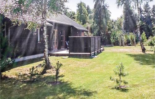  Nice Home In Hadsund With 3 Bedrooms, Sauna And Wifi, Pension in Helberskov