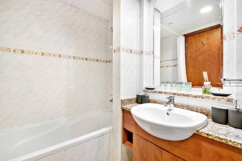 StoneTree - 1BR apartment with Lake View - image 7