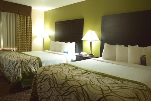 Baymont by Wyndham Holland in Holland, USA
