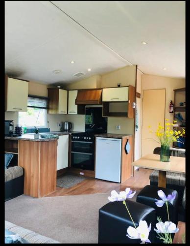 Nessy's Place (sta caravan) in Wateren