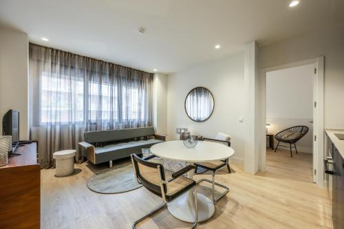 AmazINN Places Palacio Real Room Type - One-Bedroom Apartment