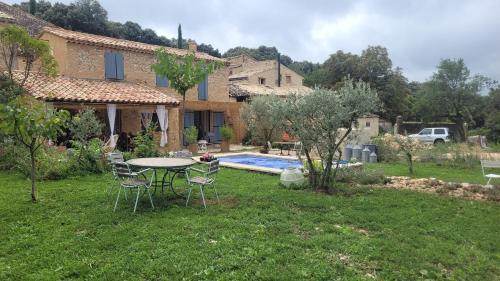 Maison de charme avec piscine in Simiane-la-Rotonde