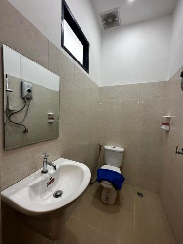 Double Room image 3