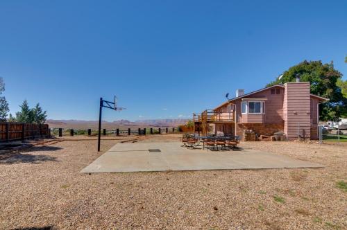 Picturesque Page Home Near Lake Powell and Hiking!