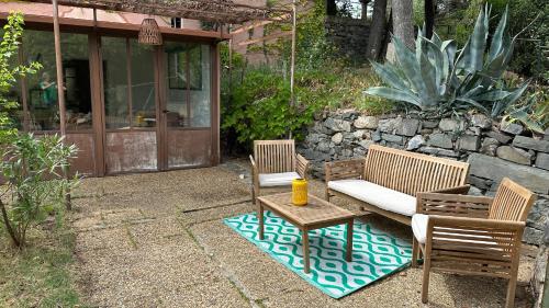 Balkons/terase, Chambre Tropicale au Domaine de l'Aven in Villeneuve-Minervois