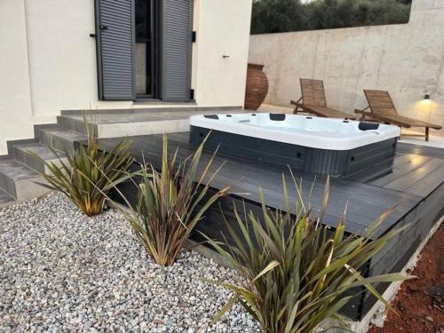 Ek Ornelakis, Luxury Country House with Jacuzzi