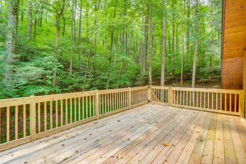 Wooded Blue Ridge Cabin 2 Decks, Fire Pit!