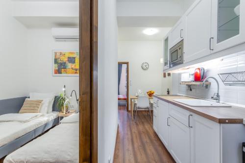 Central Avenue Apartment - image 11