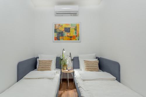 Central Avenue Apartment - image 7