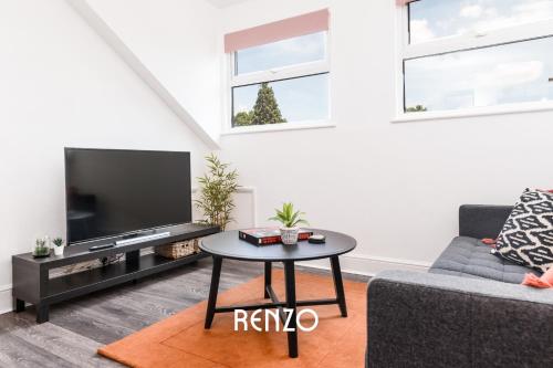 Charming 2-bed Apartment in Nottingham by Renzo, Modern Design, Brilliant Location