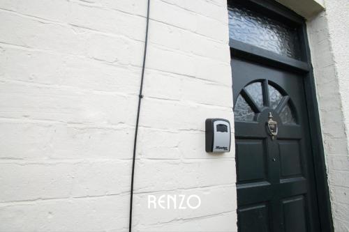 Vibrant 2-bed Townhouse in Lincoln by Renzo, Free Wi-Fi, Ideal for contractors