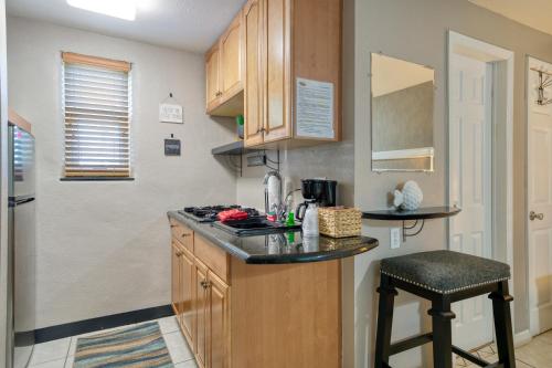 Camelot Beach Suites - image 13
