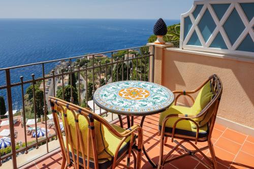 Premium Deluxe Terrace Room image 4
