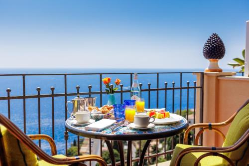 Premium Deluxe Terrace Room image 3