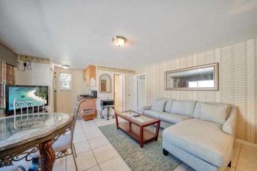 One-Bedroom Queen Suite with Sofa Bed