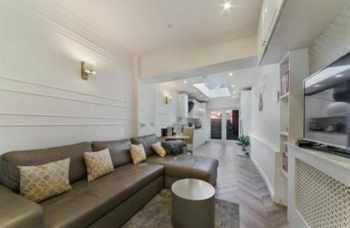 4 Bedrooms Villa, Hugh Street Central London in London