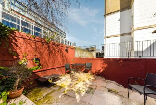 4 Bedrooms Villa, Hugh Street Central London in London